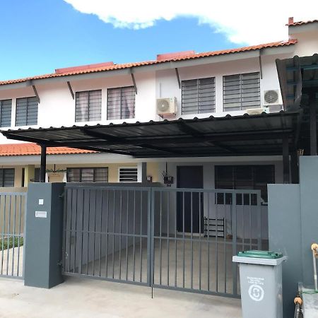 Oyo 90493 Jl Homestay Segamat Esterno foto