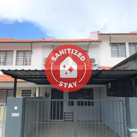 Oyo 90493 Jl Homestay Segamat Esterno foto
