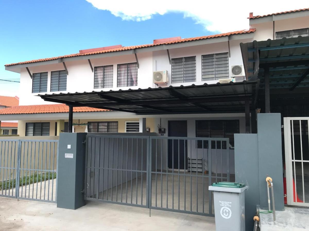 Oyo 90493 Jl Homestay Segamat Esterno foto