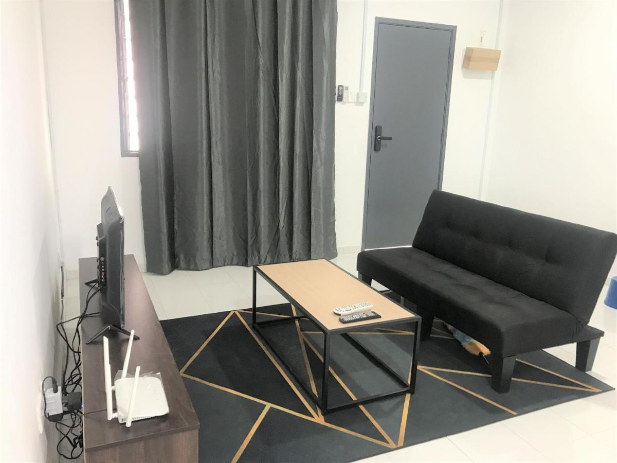Oyo 90493 Jl Homestay Segamat Esterno foto