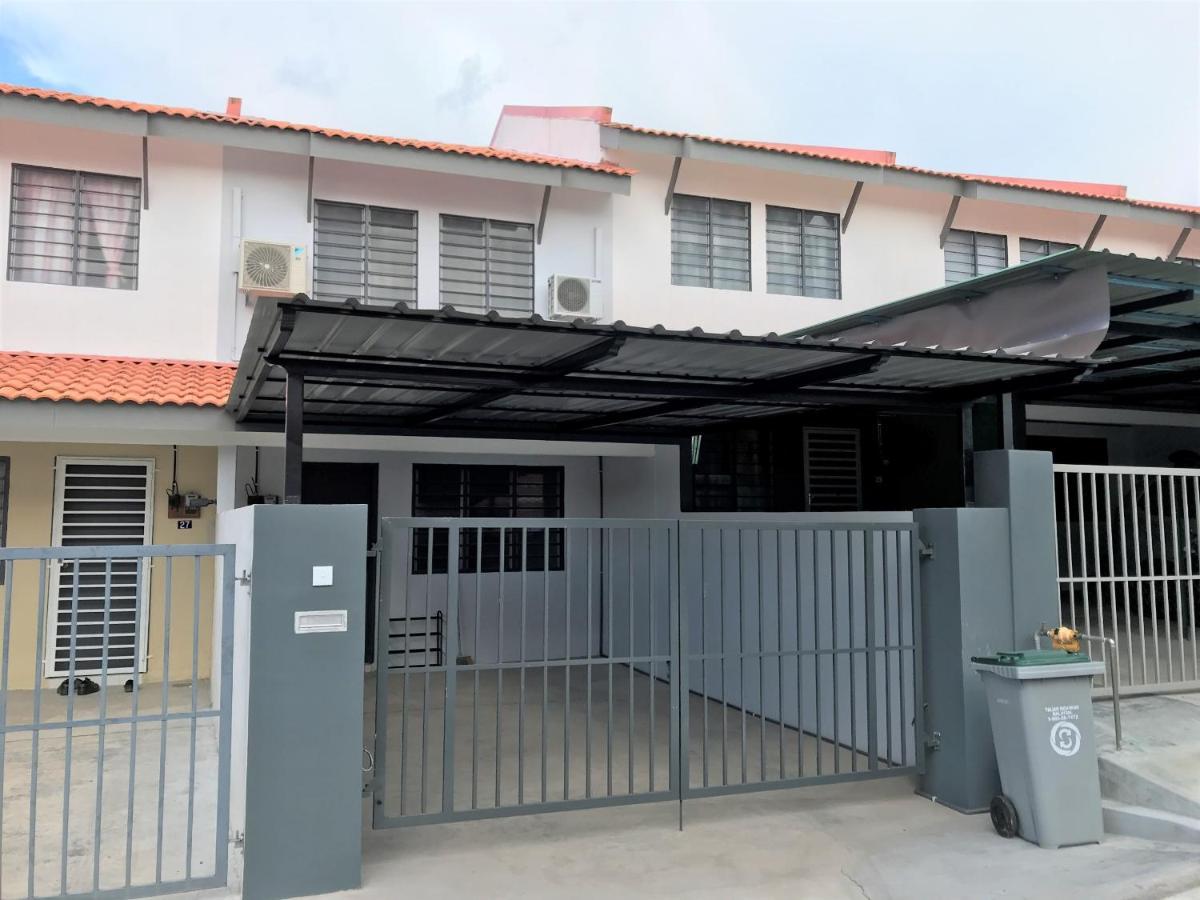 Oyo 90493 Jl Homestay Segamat Esterno foto