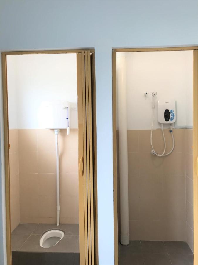 Oyo 90493 Jl Homestay Segamat Esterno foto