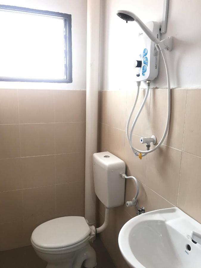 Oyo 90493 Jl Homestay Segamat Esterno foto