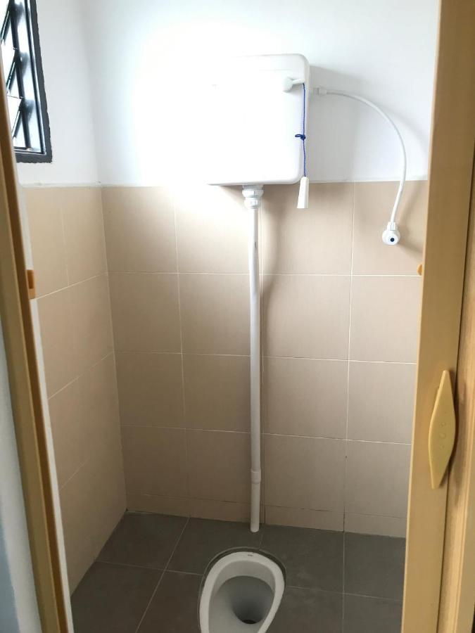 Oyo 90493 Jl Homestay Segamat Esterno foto