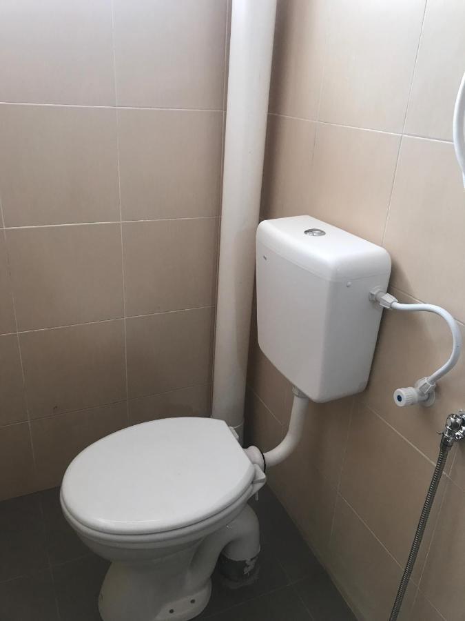 Oyo 90493 Jl Homestay Segamat Esterno foto